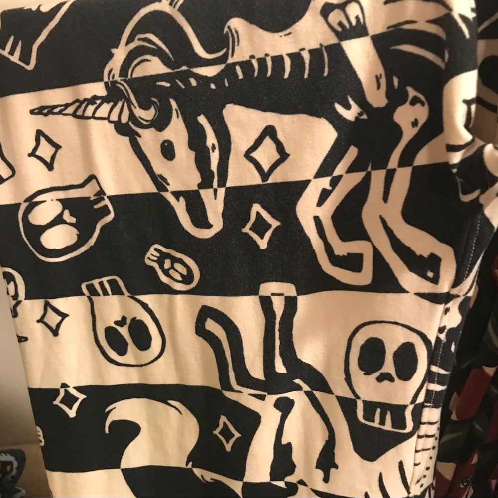 Hard to find skelecorn LuLaRoe TC2 leggings.